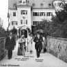 Prinzregent Luitpold mit Prinzessin Clara und Herzogin Adelgunde von Modena vor Schloss Wildenwart